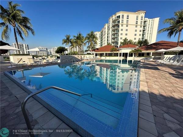 Aventura, FL 33180,19900 E Country Club Dr  #114