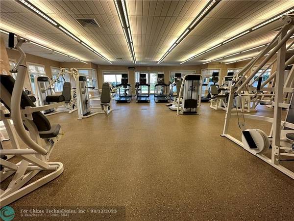 Aventura, FL 33180,19900 E Country Club Dr  #114