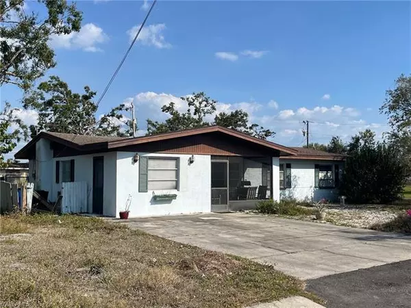 101 Daniels LN, North Fort Myers, FL 33917