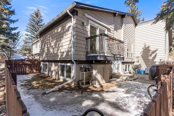 Calgary, AB T2K 5S3,7205 4 ST NE #46