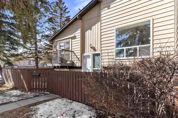 Calgary, AB T2K 5S3,7205 4 ST NE #46