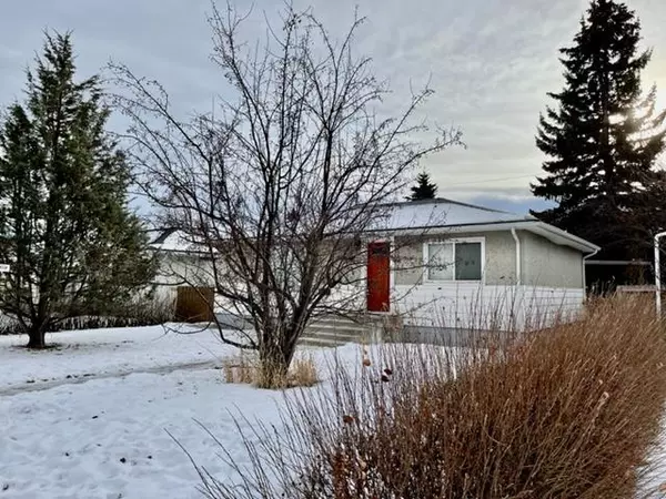 Calgary, AB T3B 1W9,7415 39 AVE NW