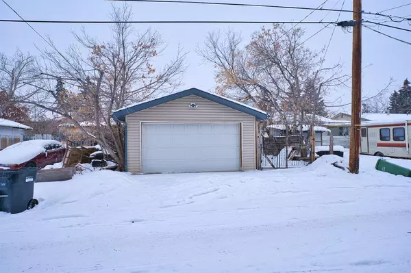 Calgary, AB T2A 2M5,412 40 ST NE