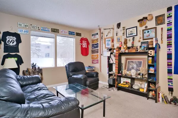 Calgary, AB T2A 2M5,412 40 ST NE