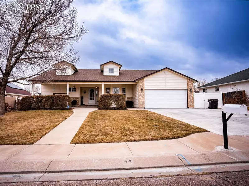 44 Altadena DR, Pueblo, CO 81005