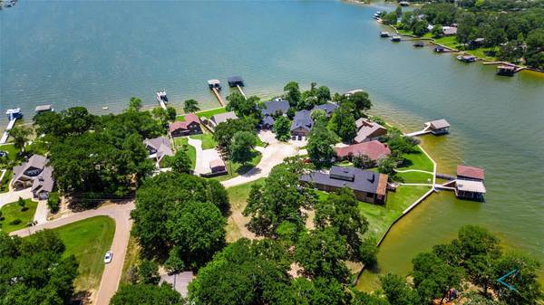 102 Bear Creek Drive,  Mabank,  TX 75156