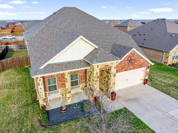 1541 Meadowlake Drive, Waxahachie, TX 75165