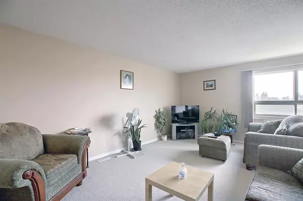 Calgary, AB t1y2v8,191 Rundlefield CRES NE