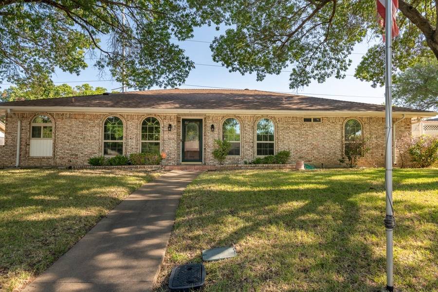 211 Charles Street, Desoto, TX 75115