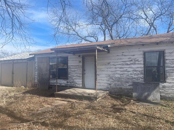 225 S Avenue D, Cross Plains, TX 76443