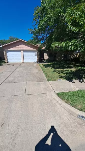 3621 Royal Crest Drive, Fort Worth, TX 76140