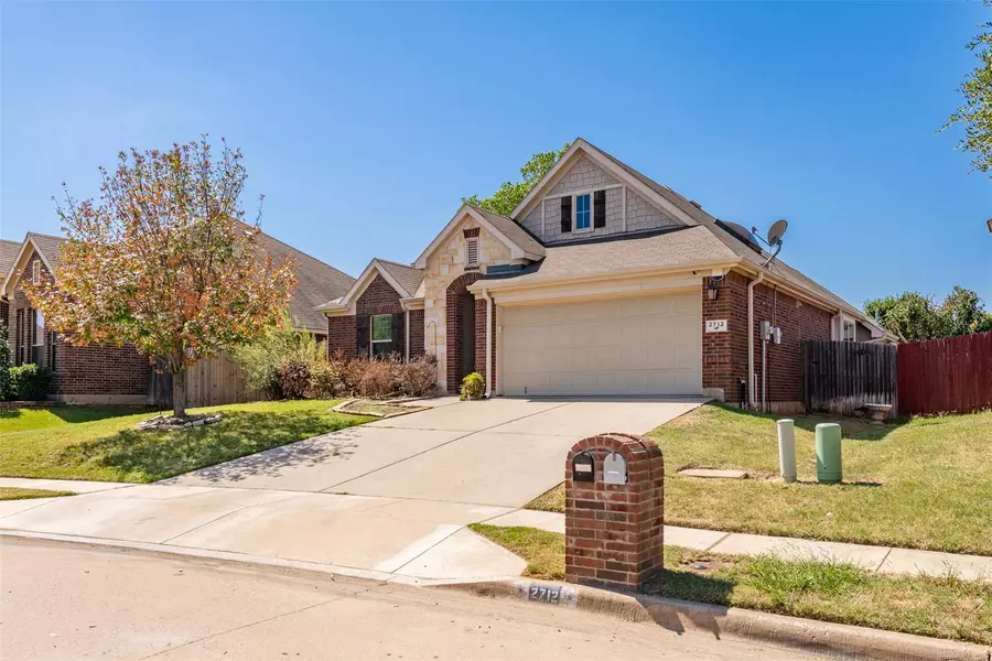 2712 Merry View Lane, Fort Worth, TX 76120