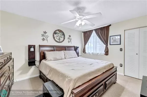 West Palm Beach, FL 33409,1715 Village Blvd  #102