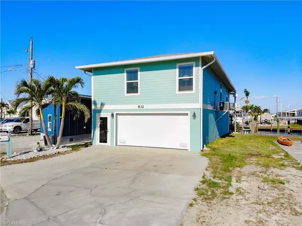 Fort Myers Beach, FL 33931,832 Oak ST