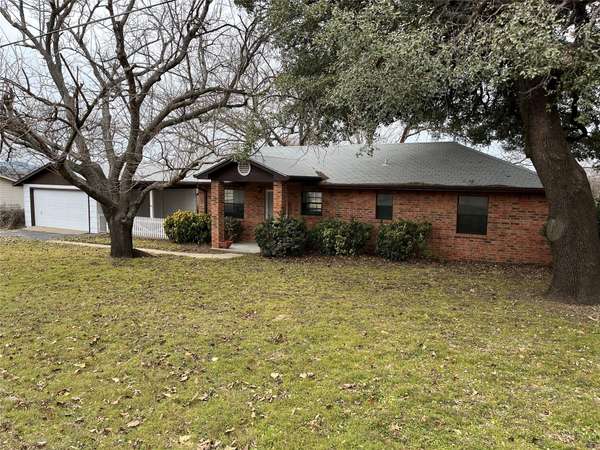 800 Mustang Trail, Granbury, TX 76049