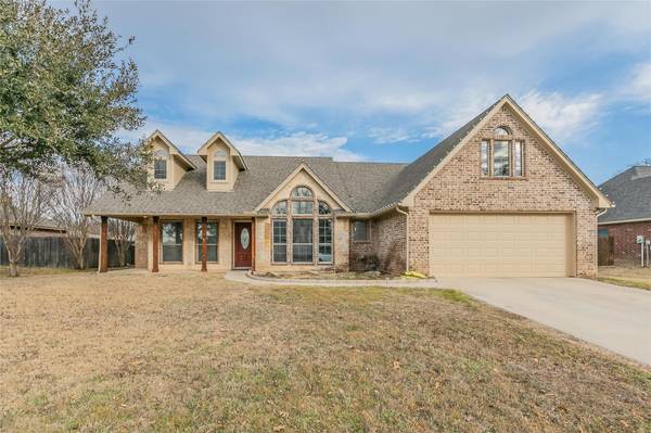 2105 Ridgewood Drive, Bridgeport, TX 76426