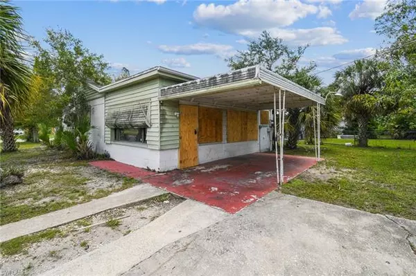 2906 Saint Charles ST,  Fort Myers,  FL 33916