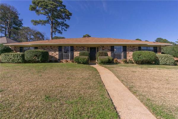 2402 Windbrooke Court, Shreveport, LA 71118