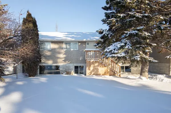 Red Deer, AB T4N 1E9,5905 West Park CRES