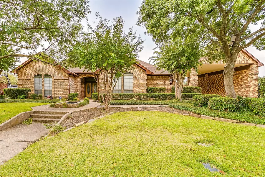 923 Riviera Drive, Mansfield, TX 76063