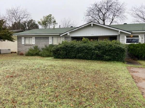 200 Collins Drive, Burleson, TX 76028