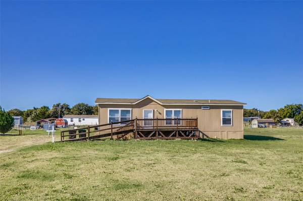 143 Brook Court, Springtown, TX 76082