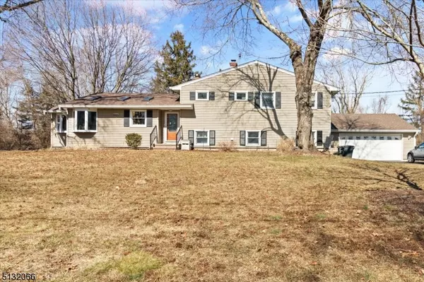 22 Circle Dr, Long Hill Twp., NJ 07946