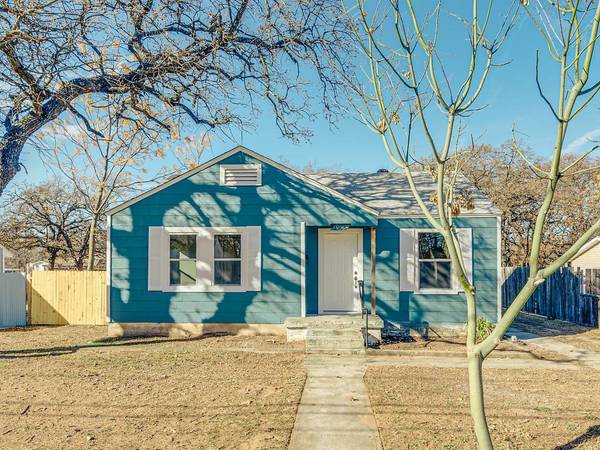 1905 Oakwood Street, Haltom City, TX 76117