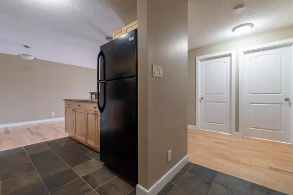 Calgary, AB T2T 0H2,930 18 AVE SW #203