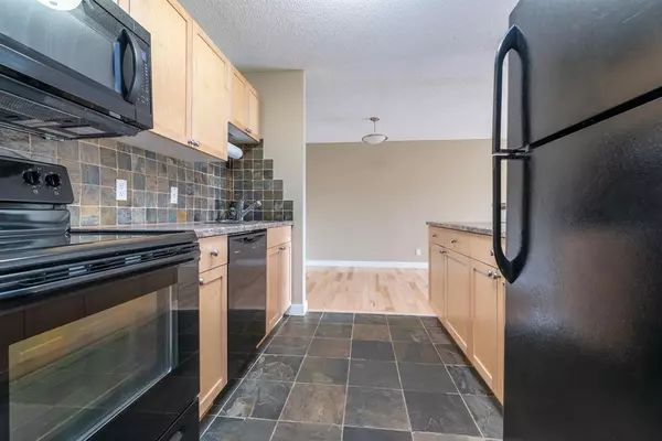 Calgary, AB T2T 0H2,930 18 AVE SW #203