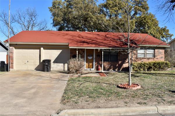 302 Moore, Brady, TX 76825