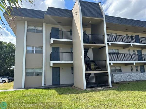 8000 Fairview Dr  #301, Tamarac, FL 33321