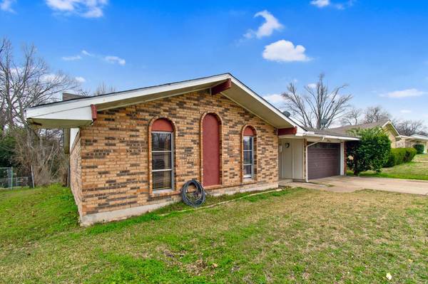 334 Meadowhill Drive, Garland, TX 75043