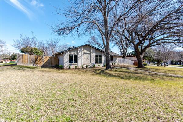 325 Valley Cove Drive, Garland, TX 75043