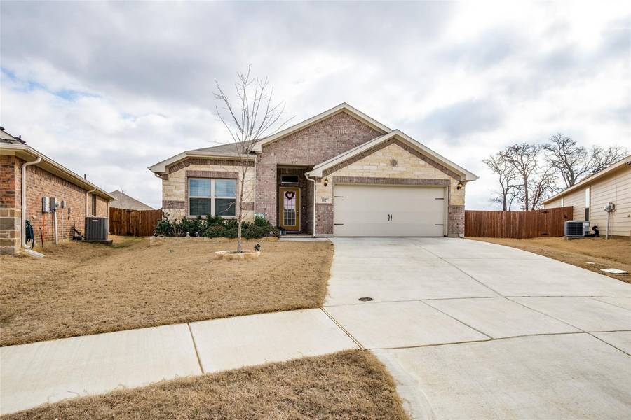 1027 Eastland Lane, Aubrey, TX 76227