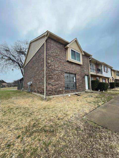 17 E Creek Lane, Grand Prairie, TX 75052