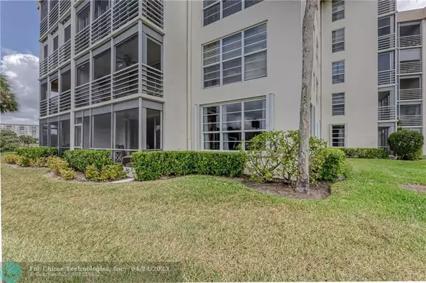 Pompano Beach, FL 33069,565 Oaks Ln  #107