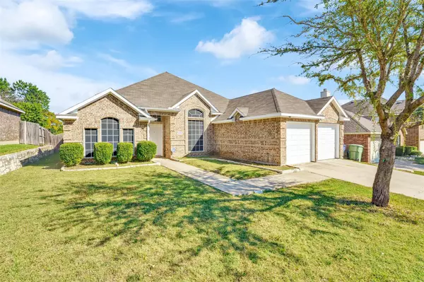 2333 Lake Hollow Circle,  Garland,  TX 75040