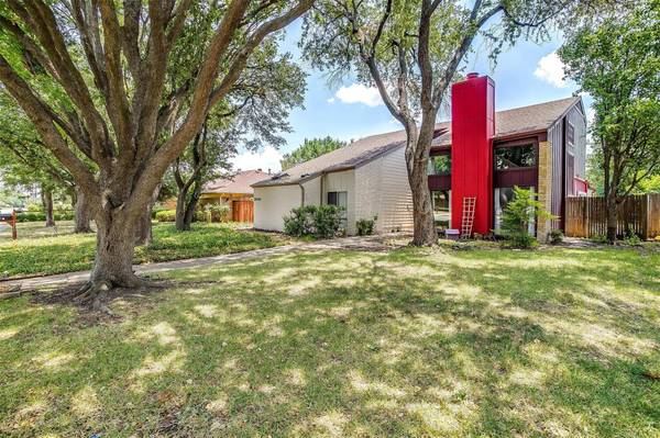 3042 Modella Avenue, Dallas, TX 75229