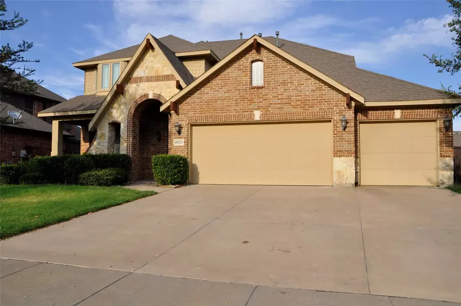 1025 Tara Drive, Burleson, TX 76028