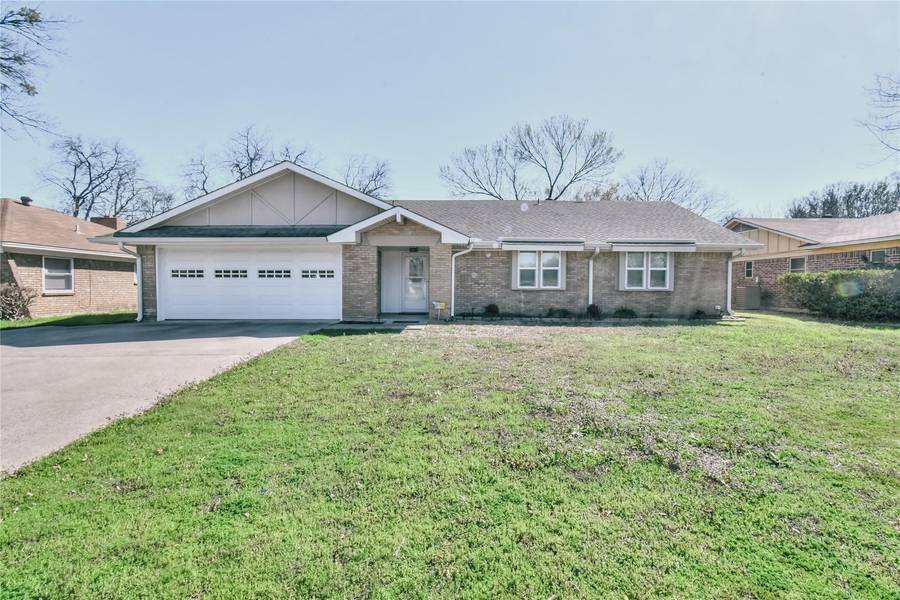 1132 Timbercreek Road, Benbrook, TX 76126