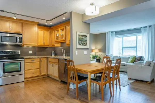 Calgary, AB T2T 6B9,4424 Quentin CT SW