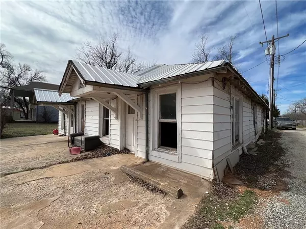 112 S Fowler Street, Meeker, OK 74855