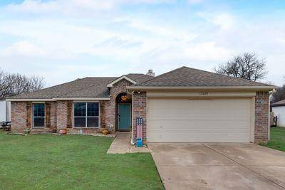 11026 Shady Oaks Drive, Runaway Bay, TX 76426