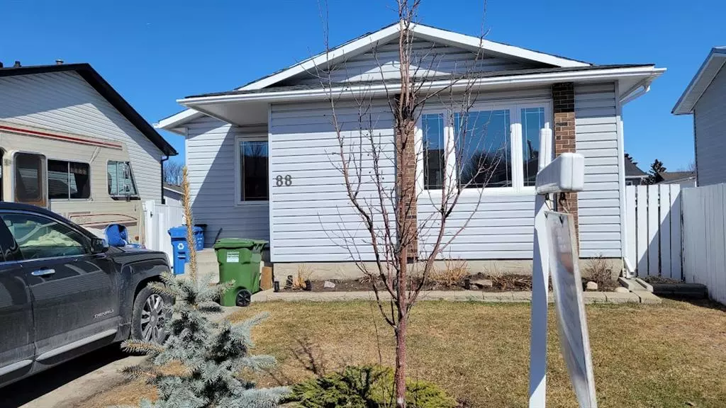 Calgary, AB T3J 1N3,88 Castleglen CRES NE