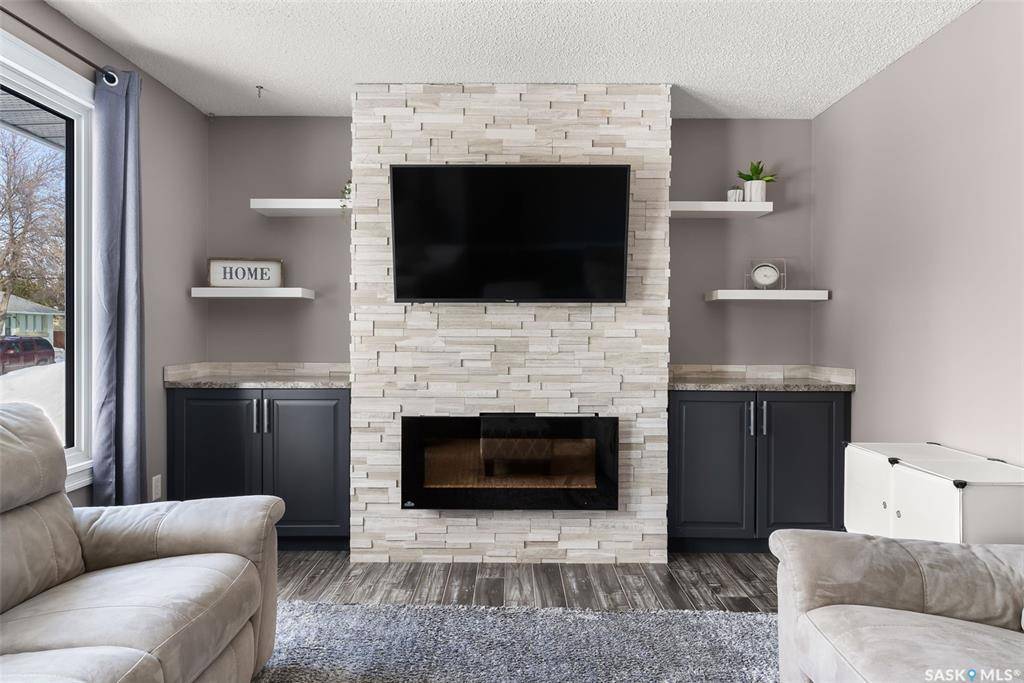 Regina, SK S4N 5G5,114 Mackenzie CRESCENT