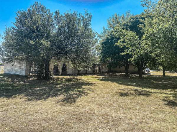 4096 J E Woody Road, Springtown, TX 76082