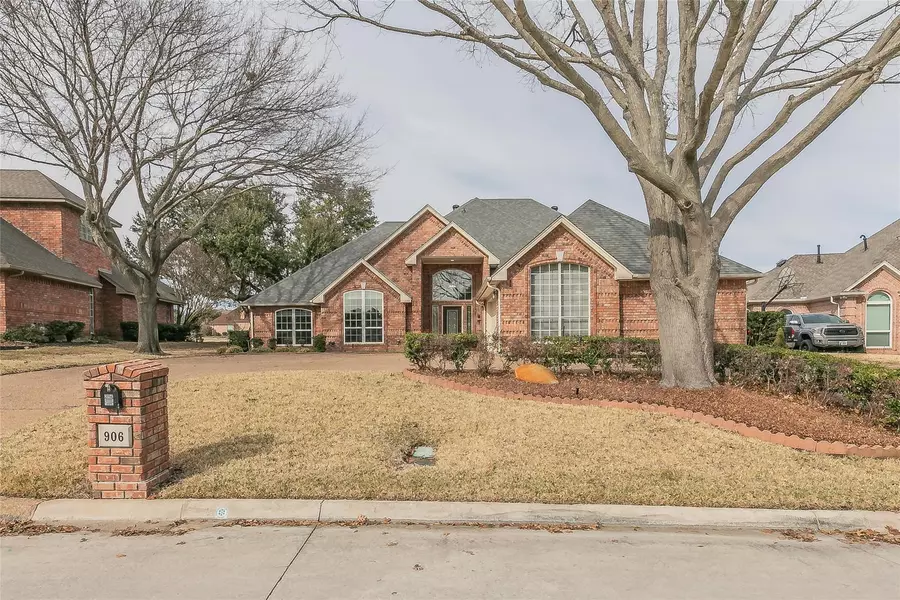 906 Riviera Drive, Mansfield, TX 76063