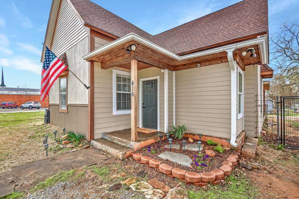 416 E Sears Street, Denison, TX 75021