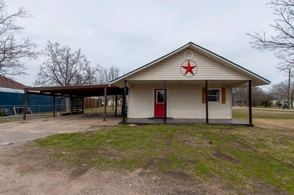 306 N Front Street, Savoy, TX 75479